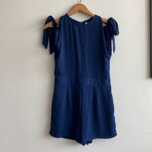Jumpsuit
Navy blue
Perfect fit 
Quality fabric